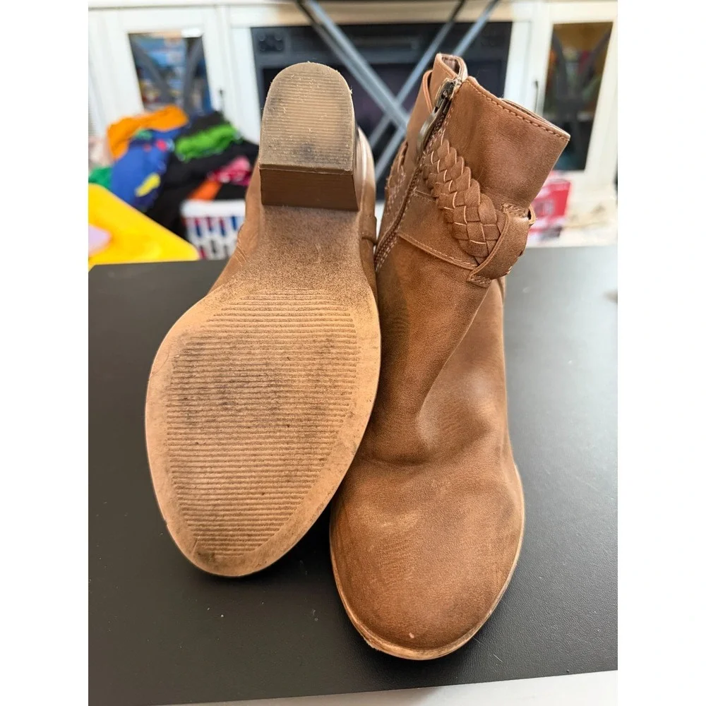 Limelight‎ Brown Braided Accent Booties in 7